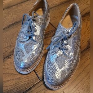 Naturalizer Silver Snakeskin Lace-Up Shoes